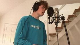 街头歌手在线视频,揭秘街头歌手的动人瞬间  第1张